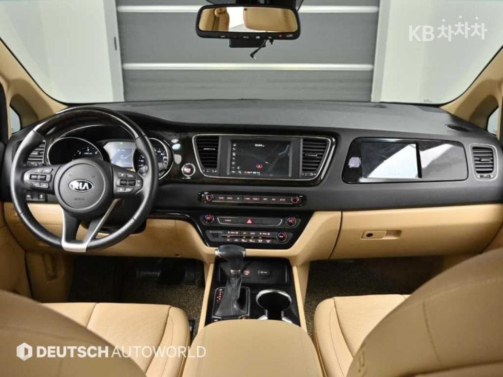 Киа The New (фейслифт) Канивал7-местен (Лимузин) 2.2 Дизел Лимузин VIP - 7