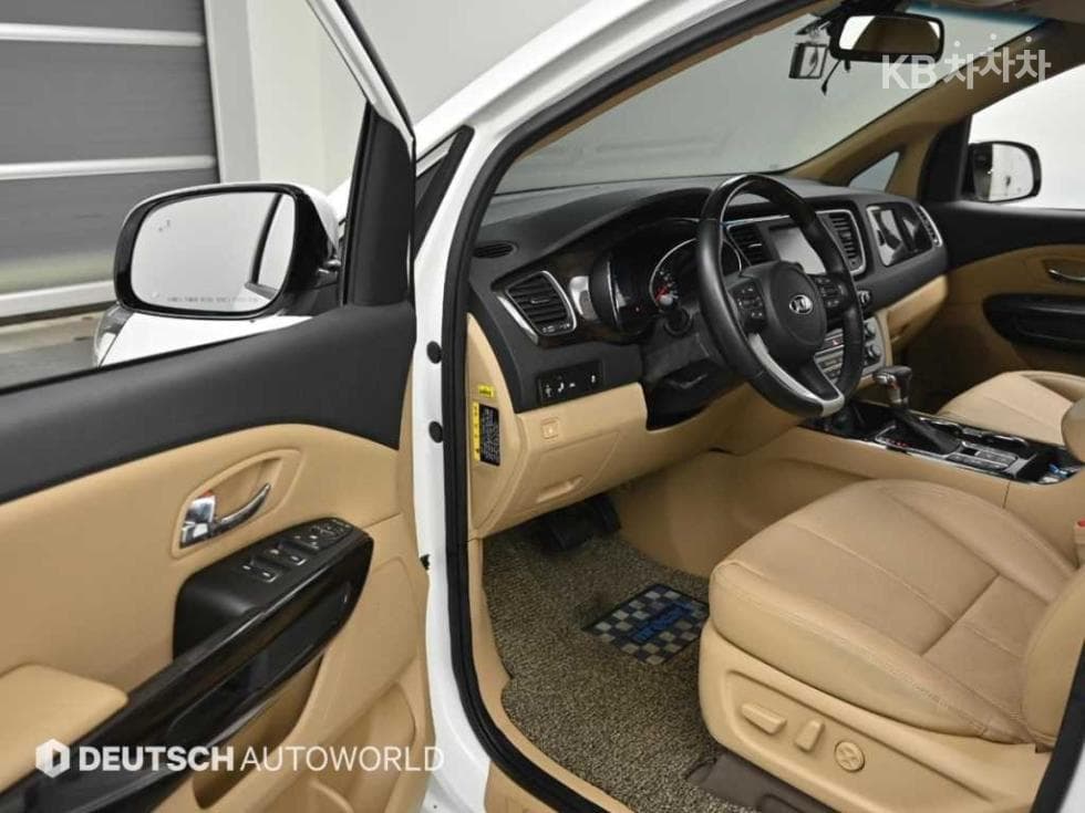 Киа The New (фейслифт) Канивал7-местен (Лимузин) 2.2 Дизел Лимузин VIP - 11