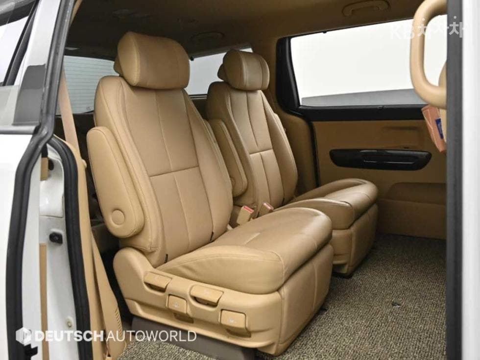 Киа The New (фейслифт) Канивал7-местен (Лимузин) 2.2 Дизел Лимузин VIP - 12