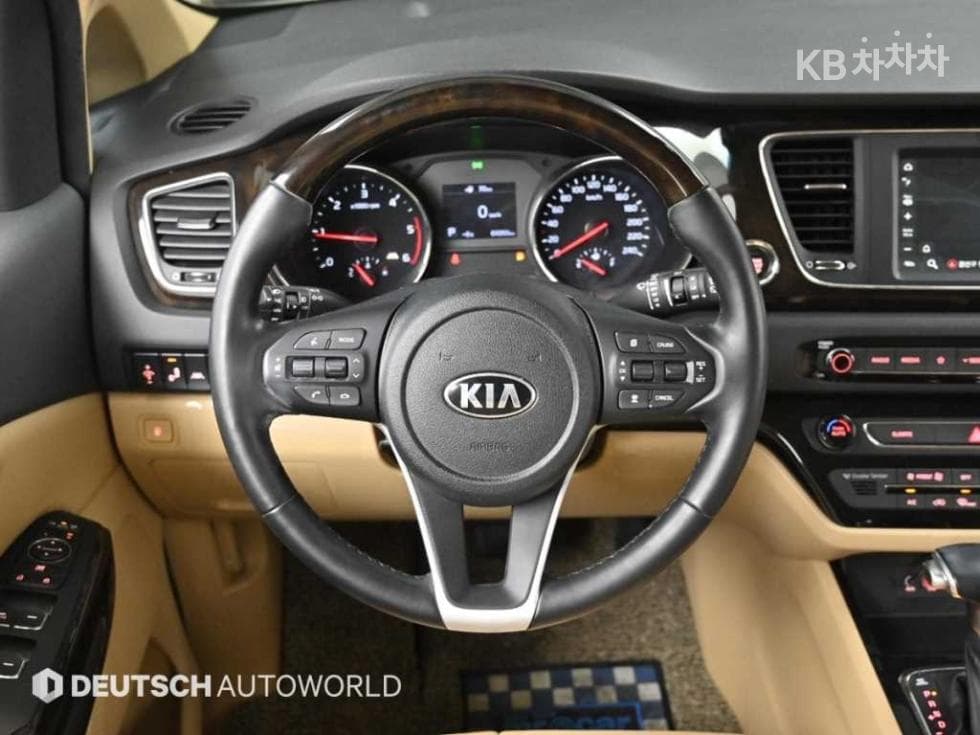 Киа The New (фейслифт) Канивал7-местен (Лимузин) 2.2 Дизел Лимузин VIP - 13