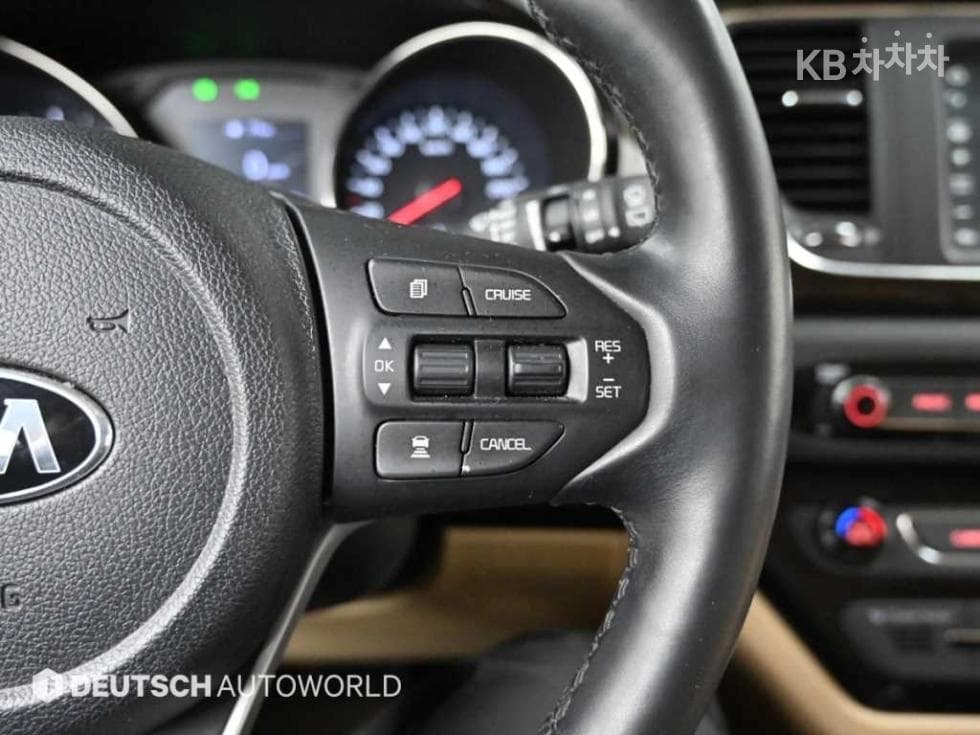 Киа The New (фейслифт) Канивал7-местен (Лимузин) 2.2 Дизел Лимузин VIP - 16