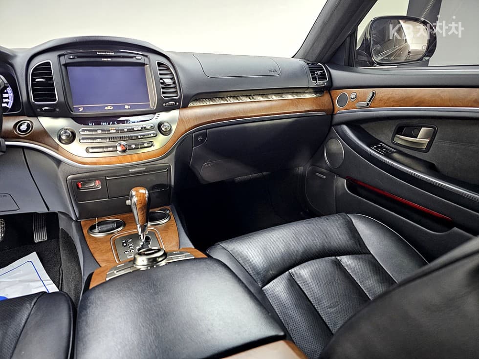 КейДжи Мобилити Нов체어맨WCW700 4TRONIC 5-местен Престиж - 10