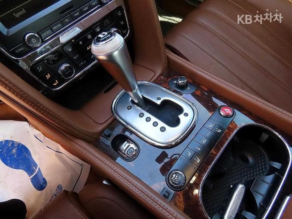 벤틀리 플라잉스퍼 Второ поколение6.0 Стандартен - 10