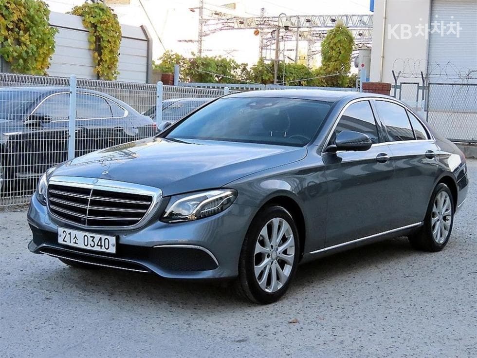 Mercedes-Benz E-Class (W213)E300 Exclusive - 2