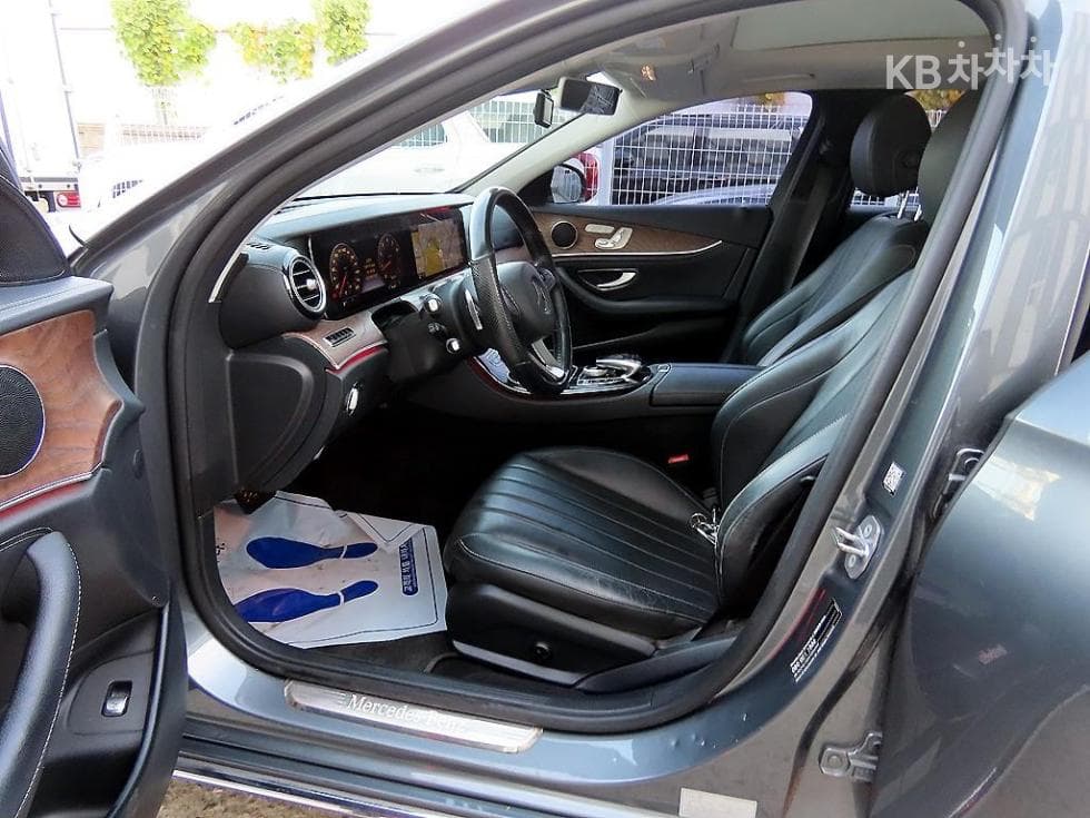 Mercedes-Benz E-Class (W213)E300 Exclusive - 5