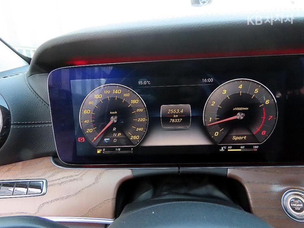 Mercedes-Benz E-Class (W213)E300 Exclusive - 9