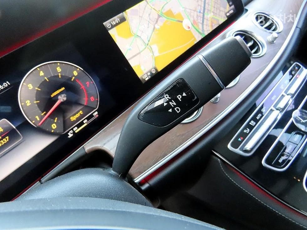 Mercedes-Benz E-Class (W213)E300 Exclusive - 11