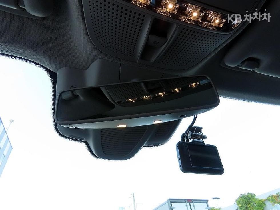 Mercedes-Benz E-Class (W213)E300 Exclusive - 15