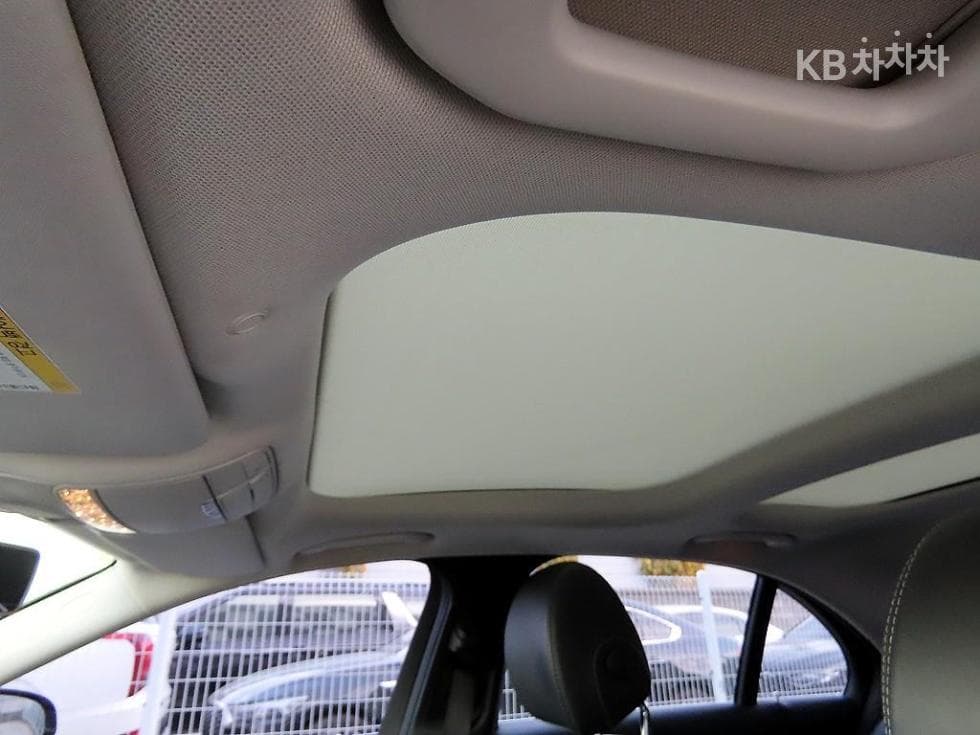 Mercedes-Benz E-Class (W213)E300 Exclusive - 17