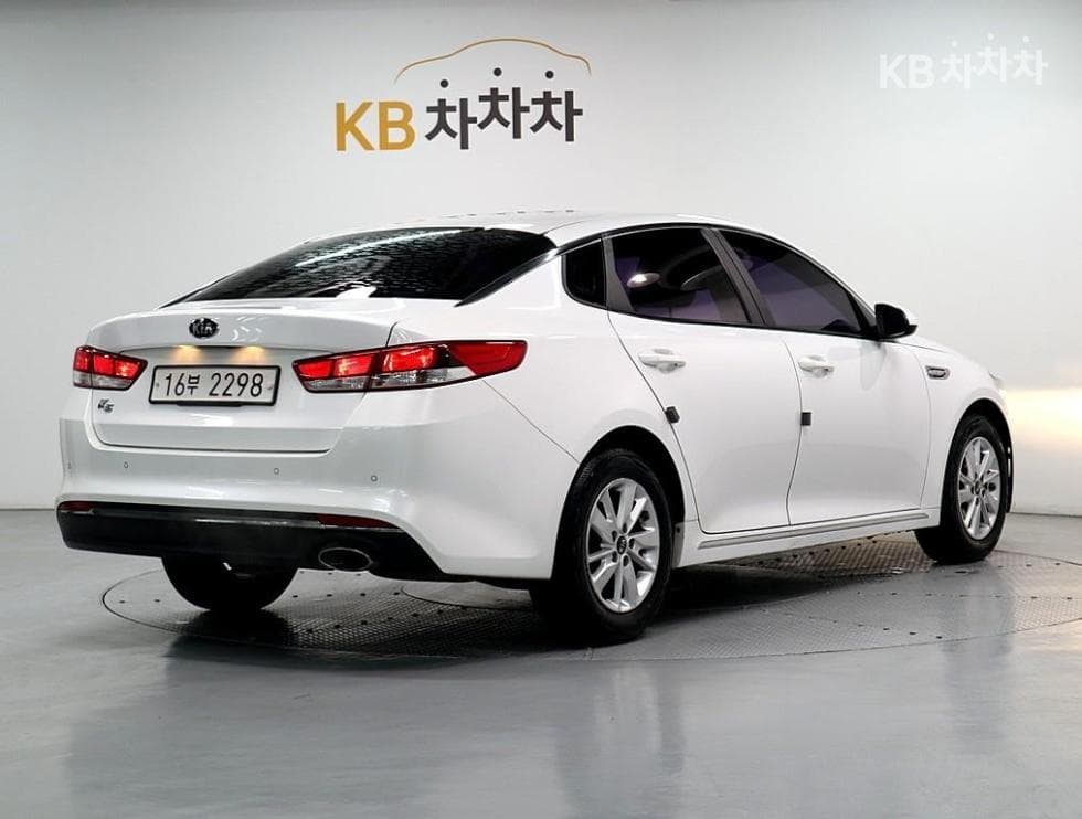 Kia K5 Second generation2.0 Gasoline MX Luxury - 3