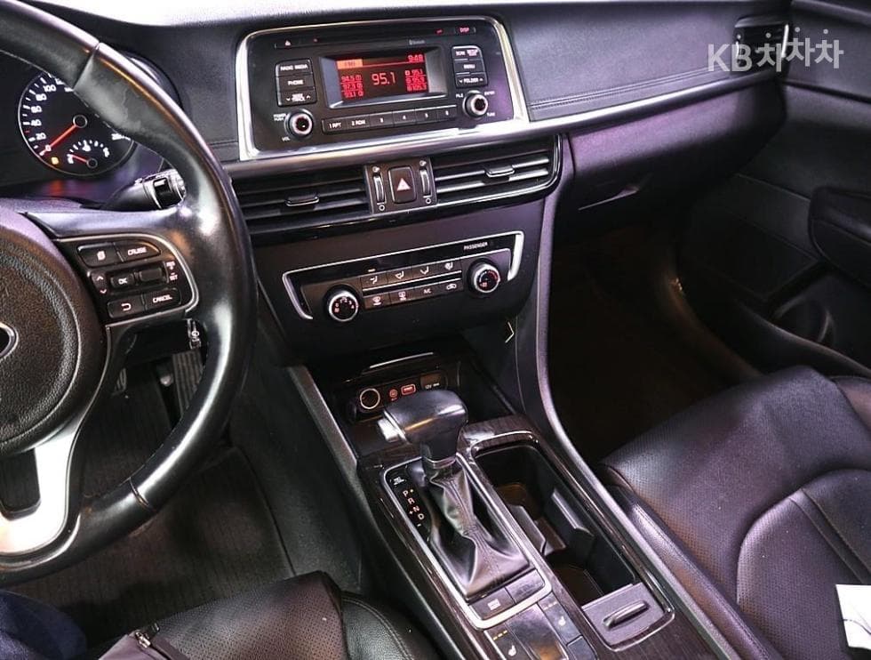 Kia K5 Second generation2.0 Gasoline MX Luxury - 11