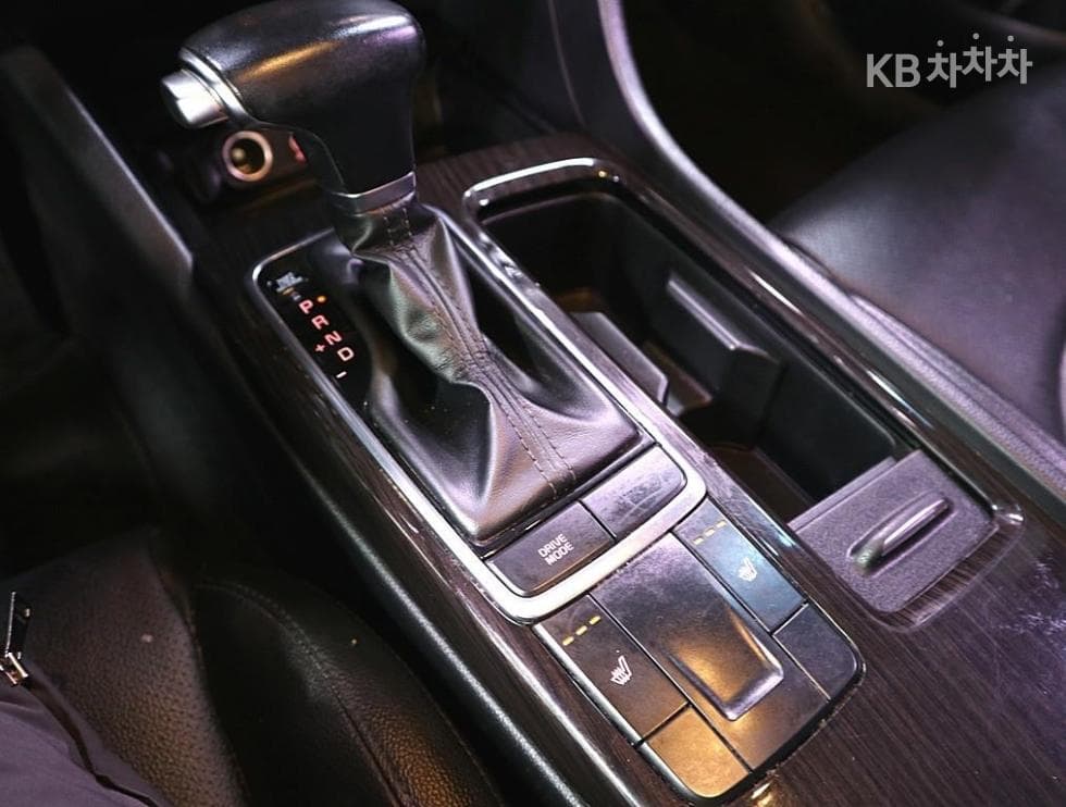 Kia K5 Second generation2.0 Gasoline MX Luxury - 14