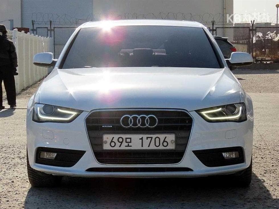 Audi NEW A4 35 Turbo Diesel Injection 콰트로 컴포트 B8 - Image 1