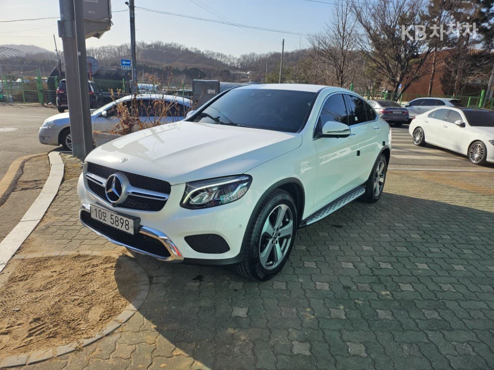 Mercedes-Benz GLC(X253)300 4Matic Coupe Standard - 3