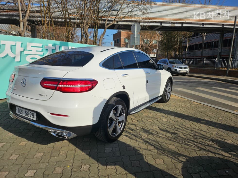 Mercedes-Benz GLC(X253)300 4Matic Coupe Standard - 5