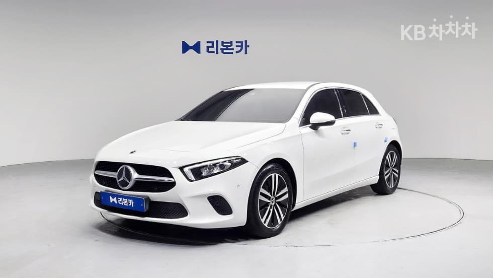 Mercedes-Benz A클래스(W177) A220 Hatchback Стандартен - Image 1
