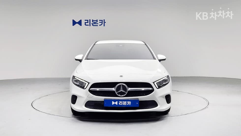 Mercedes-Benz A클래스(W177)A220 Hatchback Стандартен - 2