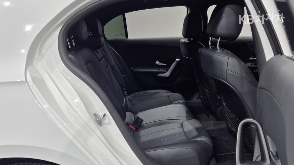 Mercedes-Benz A클래스(W177)A220 Hatchback Стандартен - 9