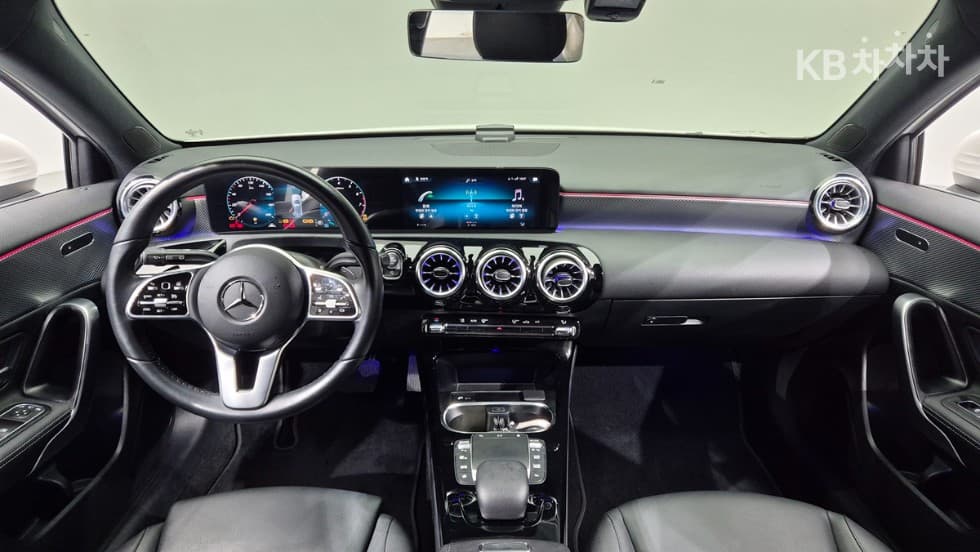 Mercedes-Benz A클래스(W177)A220 Hatchback Стандартен - 11
