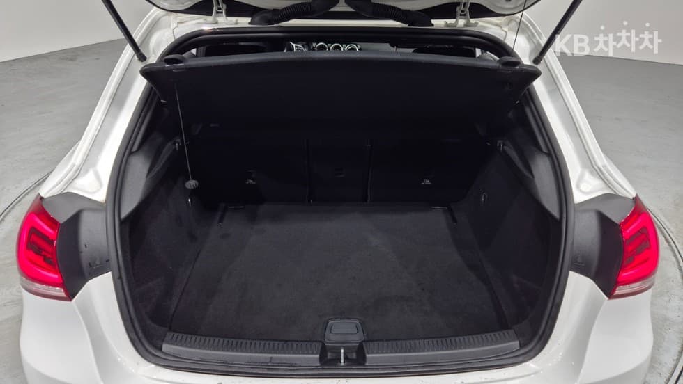 Mercedes-Benz A클래스(W177)A220 Hatchback Стандартен - 23