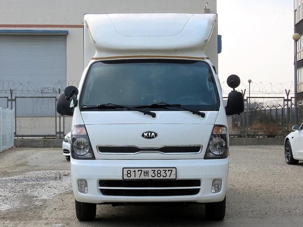 Kia Bongo 3 (light truck) 워크스루Van - Image 1