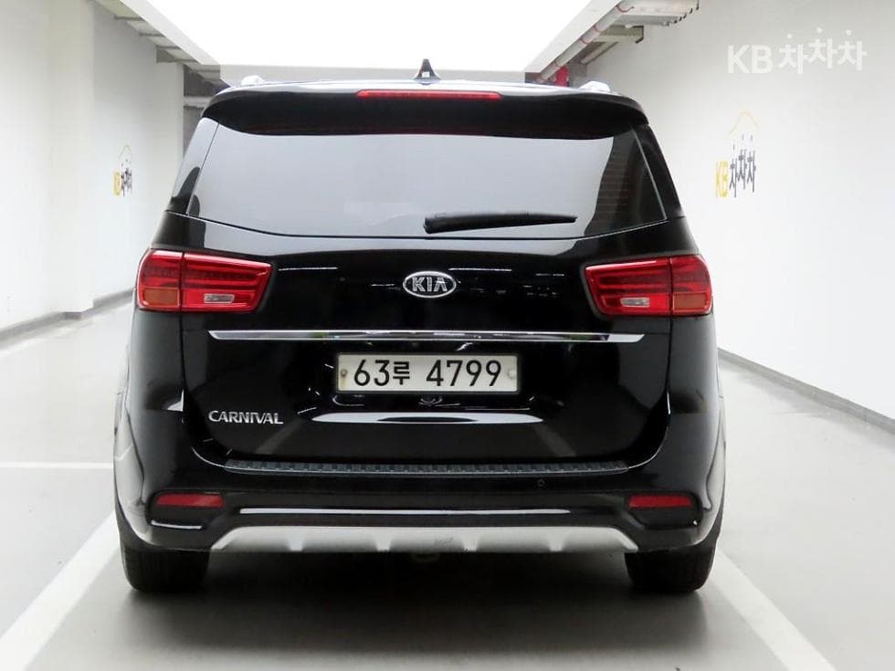 Kia The New (facelift) Carnival9-seater 2.2 Diesel Noblesse Special (special feature/edition) - 3