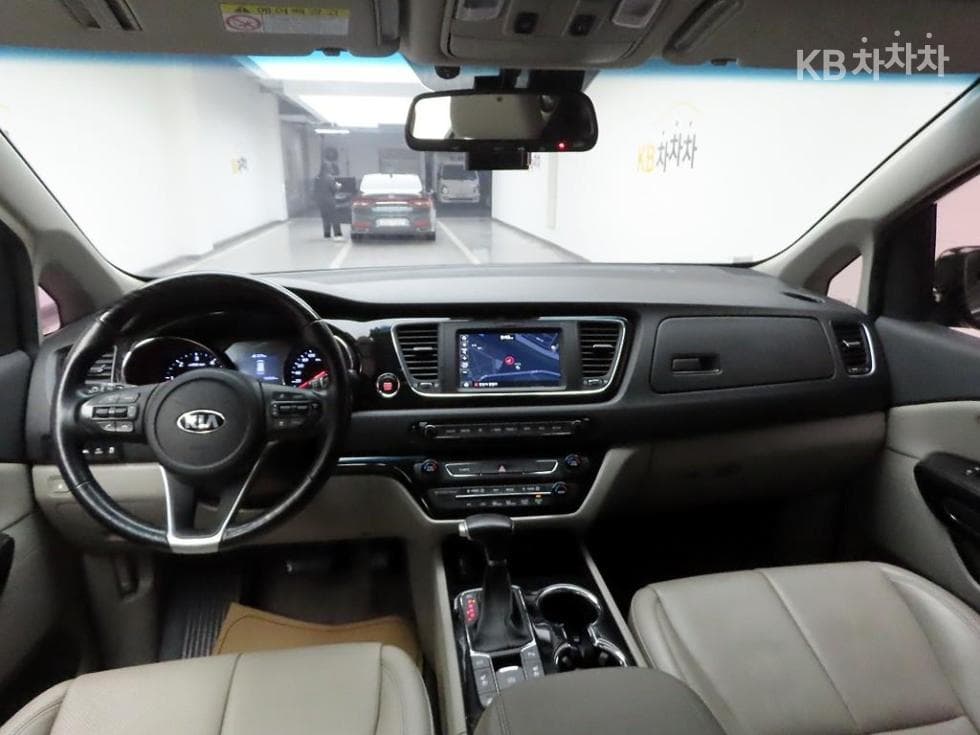 Kia The New (facelift) Carnival9-seater 2.2 Diesel Noblesse Special (special feature/edition) - 6