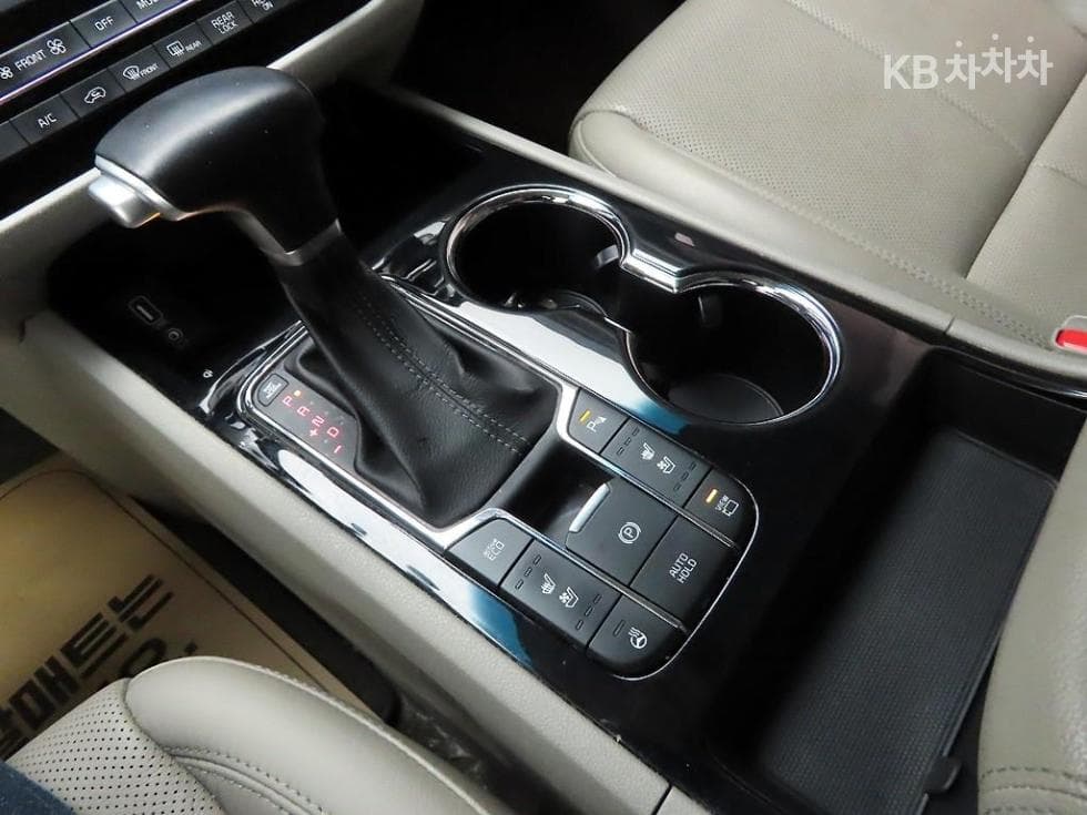 Kia The New (facelift) Carnival9-seater 2.2 Diesel Noblesse Special (special feature/edition) - 10