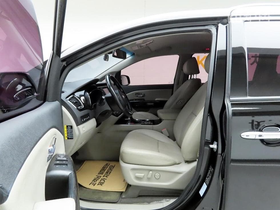 Kia The New (facelift) Carnival9-seater 2.2 Diesel Noblesse Special (special feature/edition) - 11