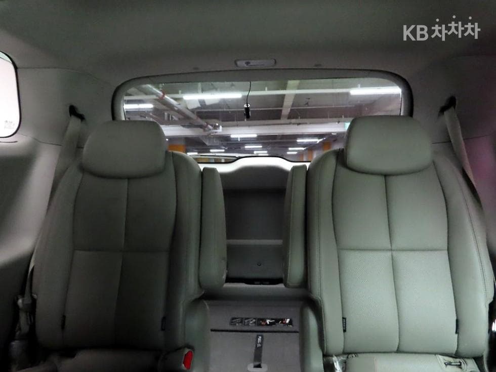 Kia The New (facelift) Carnival9-seater 2.2 Diesel Noblesse Special (special feature/edition) - 13