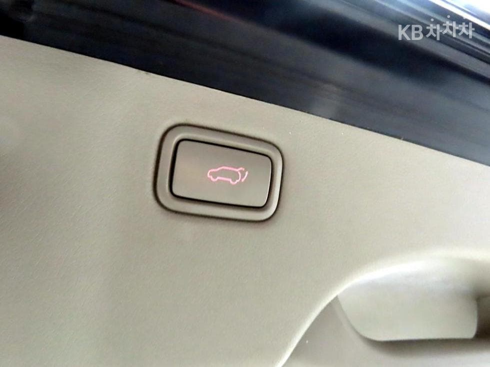 Kia The New (facelift) Carnival9-seater 2.2 Diesel Noblesse Special (special feature/edition) - 15