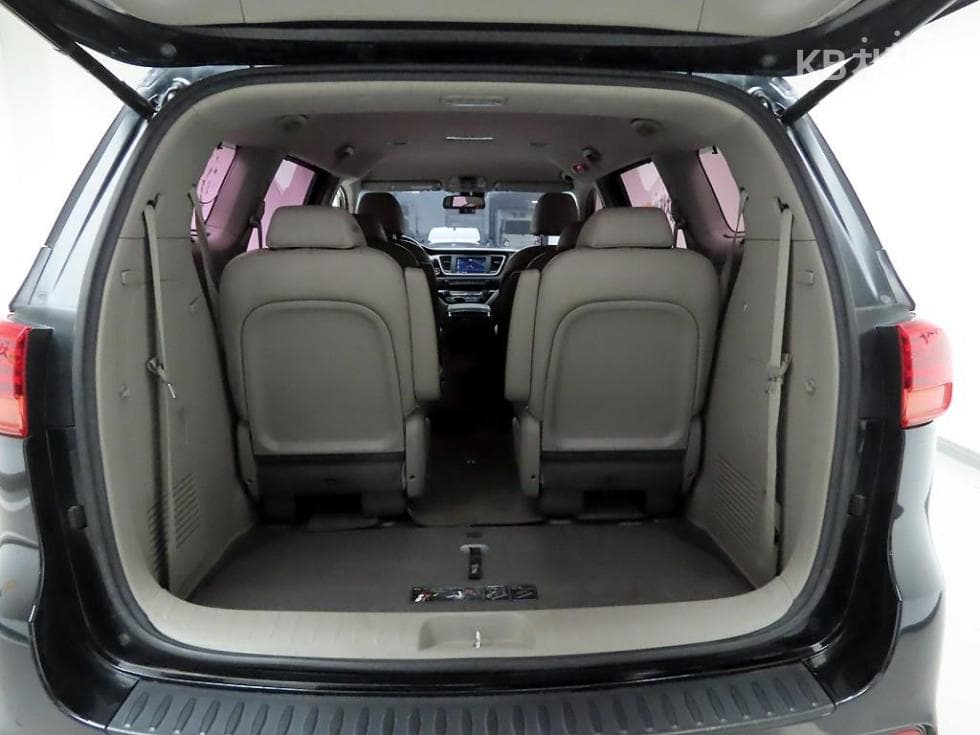 Kia The New (facelift) Carnival9-seater 2.2 Diesel Noblesse Special (special feature/edition) - 16