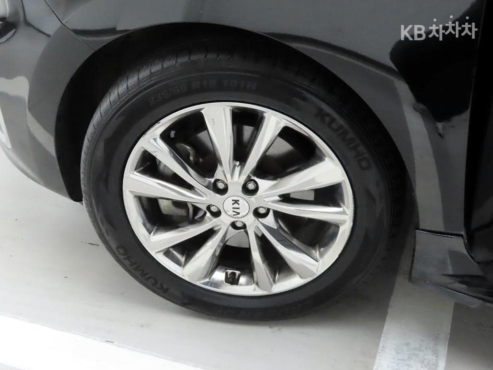 Kia The New (facelift) Carnival9-seater 2.2 Diesel Noblesse Special (special feature/edition) - 19