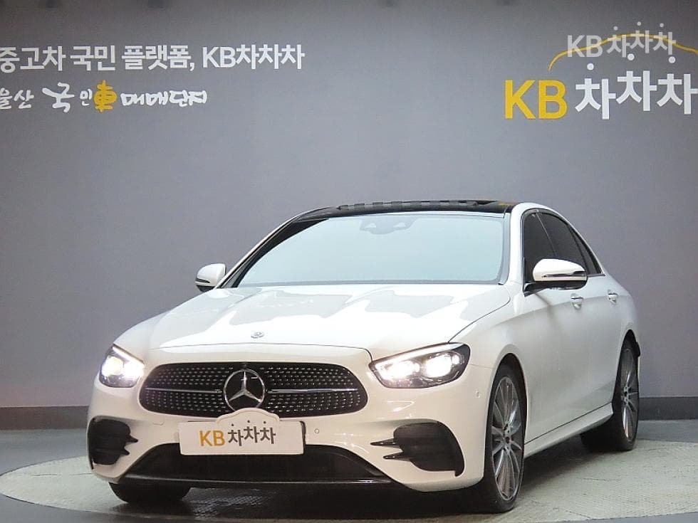 Mercedes-Benz E-Клас (W213) E220d 4MATIC AMG Line - Image 1