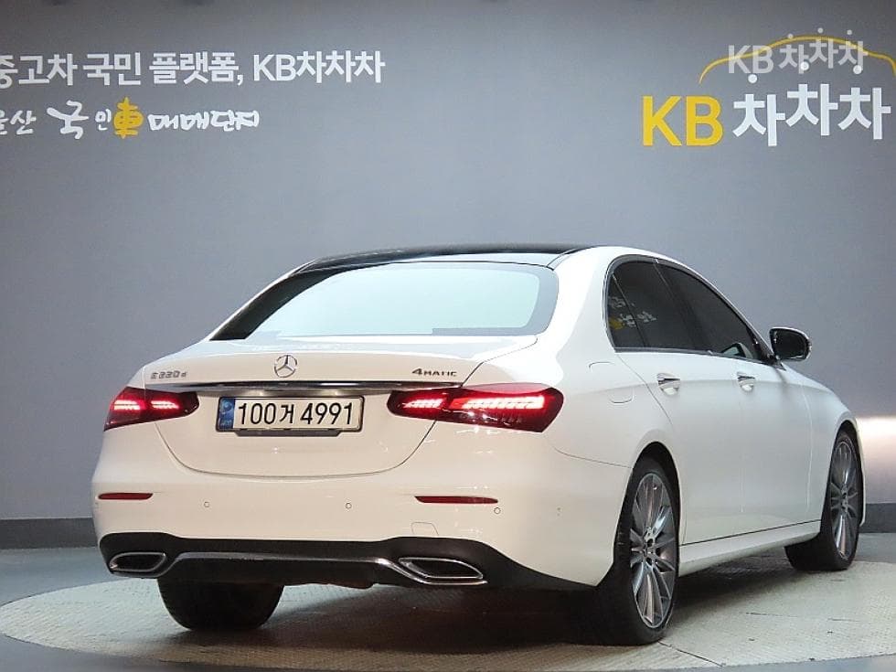 Mercedes-Benz E-Клас (W213)E220d 4MATIC AMG Line - 2
