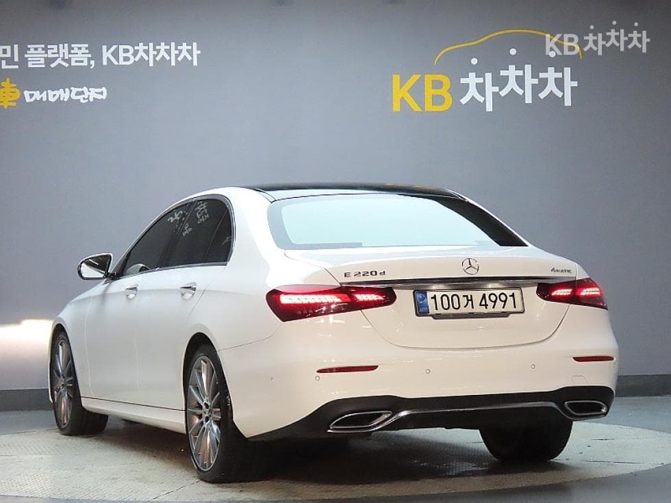 Mercedes-Benz E-Клас (W213)E220d 4MATIC AMG Line - 4