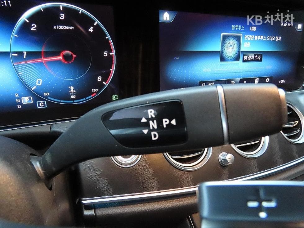 Mercedes-Benz E-Клас (W213)E220d 4MATIC AMG Line - 9