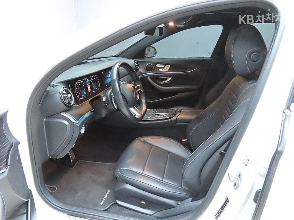 Mercedes-Benz E-Клас (W213)E220d 4MATIC AMG Line - 10