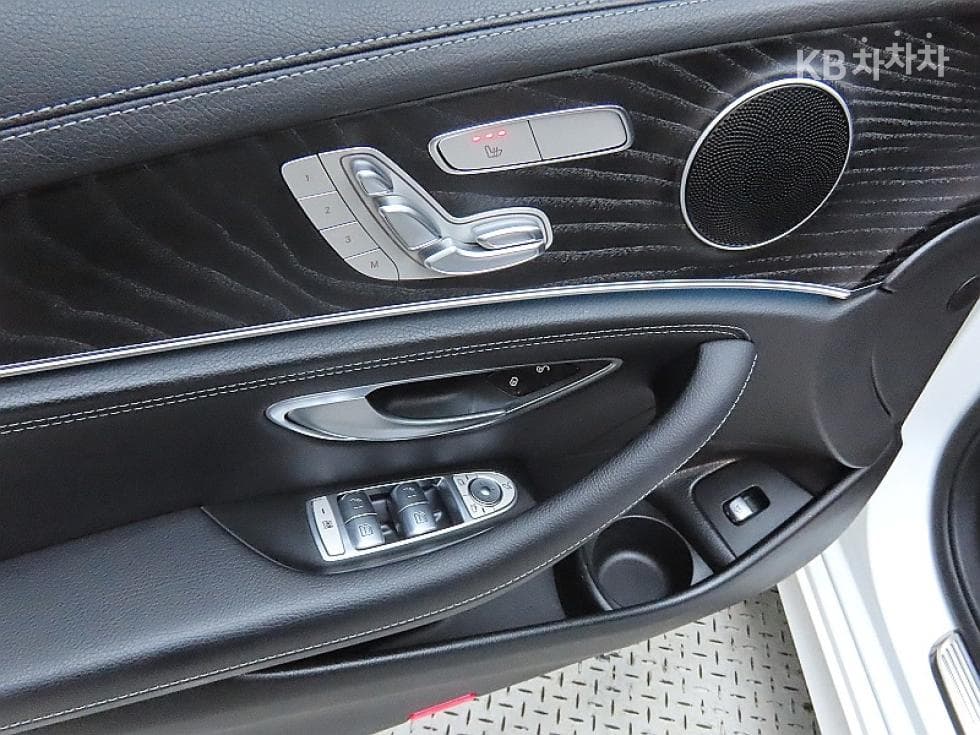 Mercedes-Benz E-Клас (W213)E220d 4MATIC AMG Line - 13