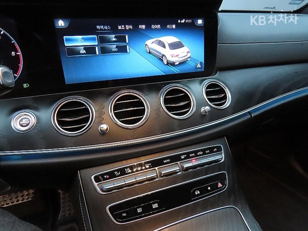Mercedes-Benz E-Клас (W213)E220d 4MATIC AMG Line - 16