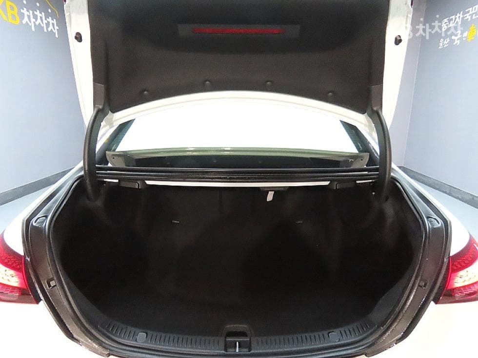 Mercedes-Benz E-Клас (W213)E220d 4MATIC AMG Line - 19