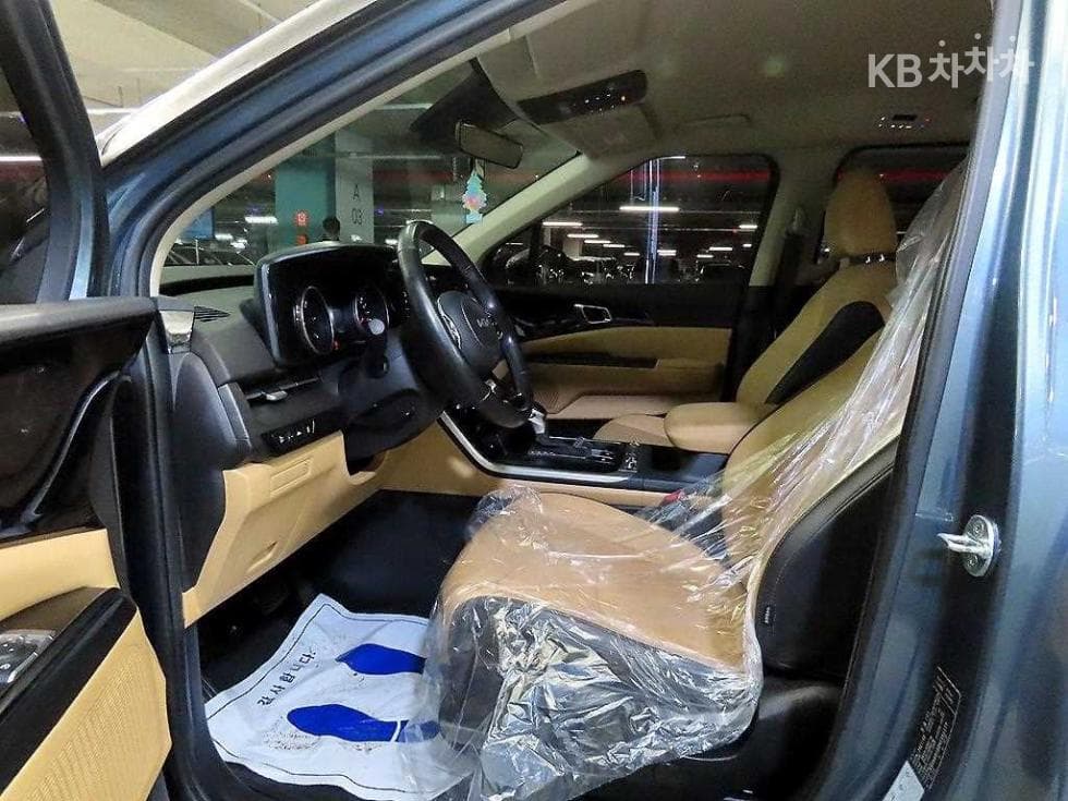 Kia Carnival 4th generationD2.2 9-seater Prestige - 6