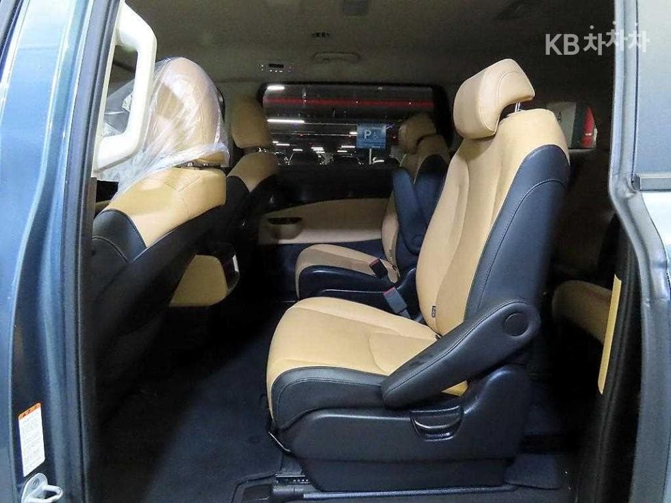 Kia Carnival 4th generationD2.2 9-seater Prestige - 7