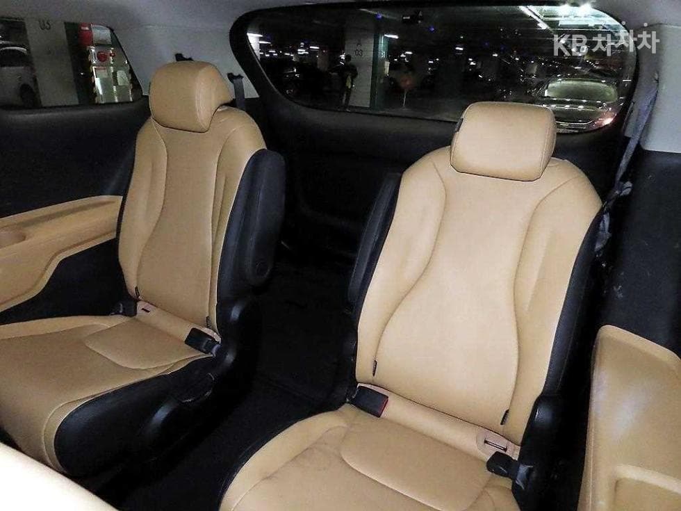 Kia Carnival 4th generationD2.2 9-seater Prestige - 8