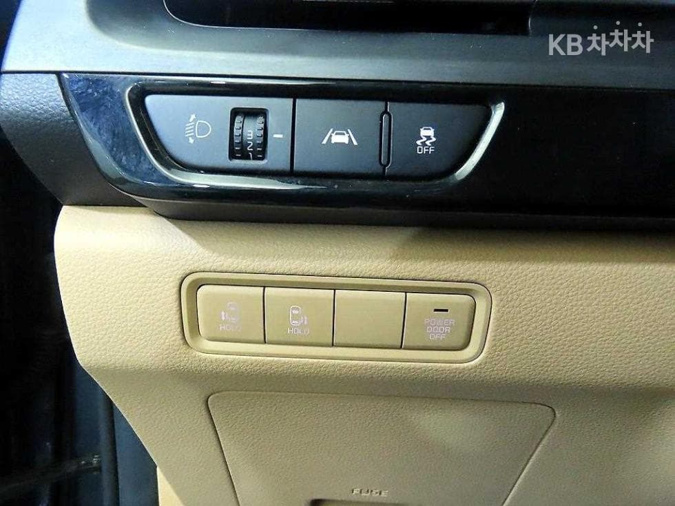 Kia Carnival 4th generationD2.2 9-seater Prestige - 14