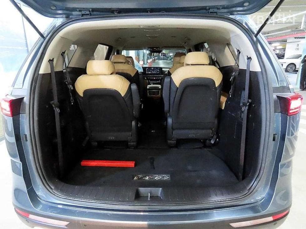 Kia Carnival 4th generationD2.2 9-seater Prestige - 17