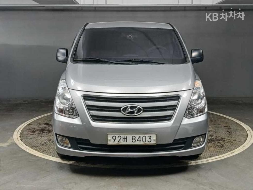 Hyundai Grand Starex 5-seater Van Modern - Image 1