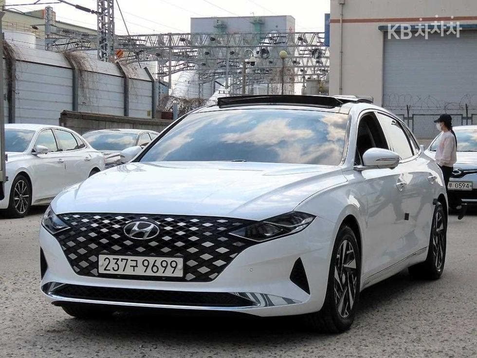 Hyundai The New (facelift) Grandeur (Azera) Hybrid 2.4 Exclusive - Image 1
