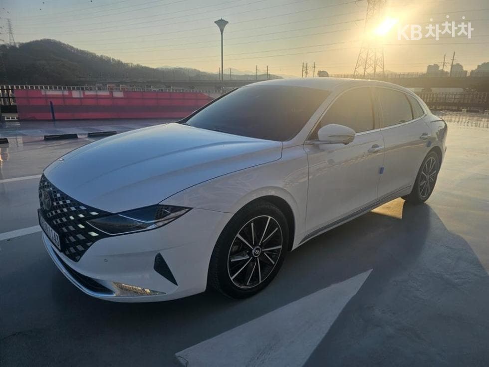 Hyundai The New (facelift) Grandeur (Azera) 2.5 Le Blanc - Image 1