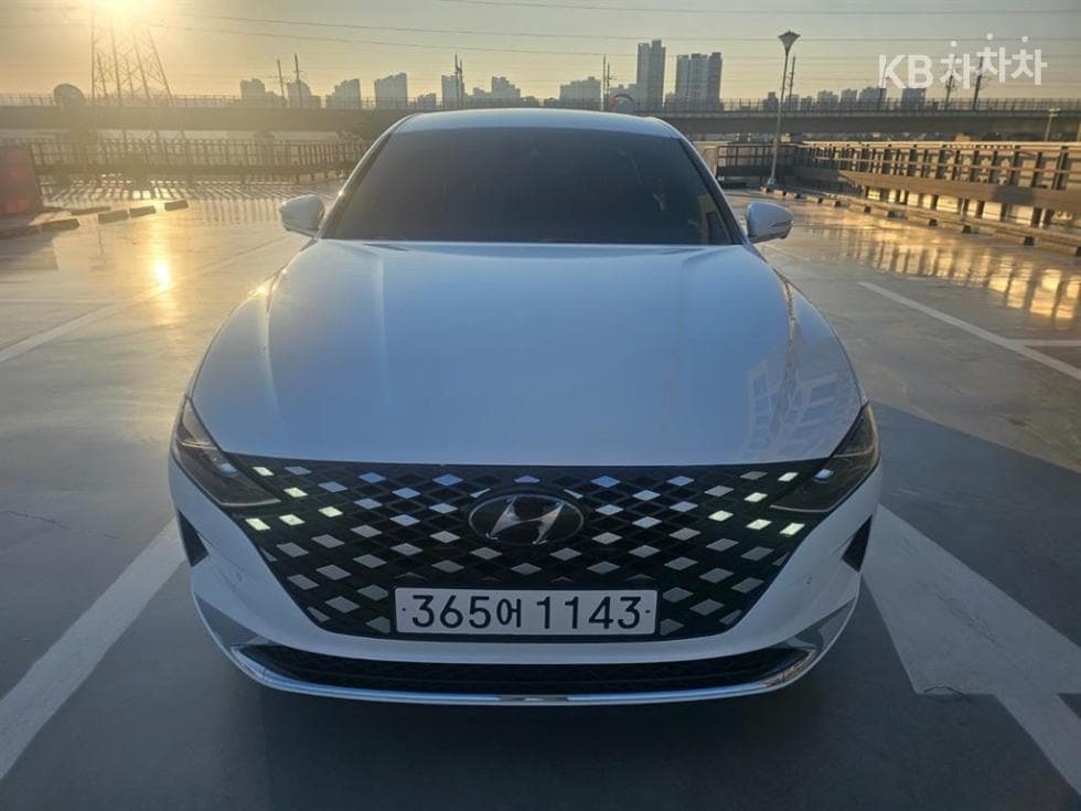 Hyundai The New (facelift) Grandeur (Azera)2.5 Le Blanc - 2
